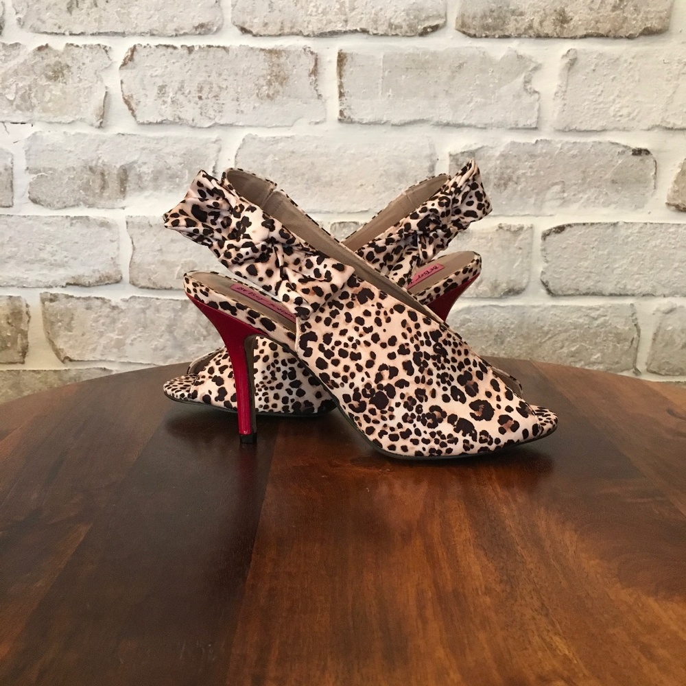 Betsy Johnson  Leopard Print size 8